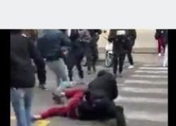 Firenze, 2 liceali picchiati da volantinanti di estrema destra. Nardella: "Pestaggio squadrista" - VIDEO