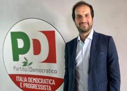 Pd, a Gragnano (Na) il congresso finisce in rissa: urla, spintoni e insulti al deputato Sarracino