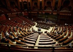 Milleproroghe 2023, fiducia alla Camera con 198 sì e 128 no: mutui, smart working, medici in pensione a 72 anni