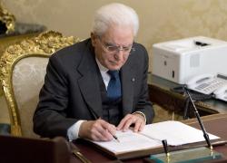 Mattarella promulga Milleproroghe ma con riserva. Al Governo: "Modificare le norme sui balneari"
