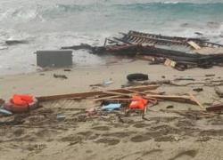 Naufragio a Crotone, fermato lo scafista turco. Meloni: "Vite stroncate da trafficanti di migranti"
