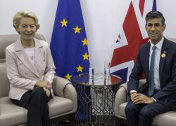 Brexit, accordo Uk-Ue sull’Irlanda del Nord: resta l’apertura del confine tra l’Ulster e Belfast
