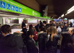 Guasto M2 Milano, metro verde bloccata: poi un malore improvviso fra i passeggeri