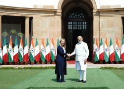 Meloni in India da Modi: sul tavolo materie prime ed energia. La premier: "Rafforzare relazioni"