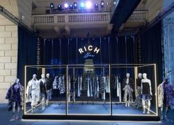 John Richmond, alla Milano Fashion Week il protagonista è l’iconico Denim