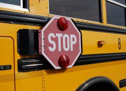 Fermo, bambino travolto da scuolabus: morto a solo 1 anno e mezzo perché ha inseguito la sorellina