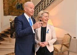 Nato, ipotesi von der Leyen alla guida, possibile ok di Biden alla presidente UE filo-Usa