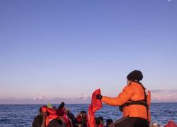 Migranti, 200 nuovi sbarchi a Lampedusa nella notte. Un barchino si capovolge, un morto 