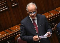 Continuano le polemiche per le aggressioni di Pisa e Firenze. Il Ministro Piantedosi senza vergogna: "Cariche per garantire l'incolumità degli agenti"