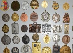 Bologna, pensionato con refurtiva di 6mln in casa tra cui diamanti, orologi e dente di Mammuth
