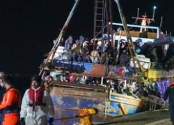 Migranti, naufragio al largo della Libia: 30 dispersi in mare, 17 tratti in salvo