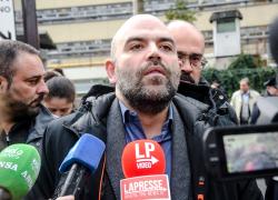 Migranti, Saviano getta fango su Meloni e Salvini: "Xenofobi e responsabili della strage di Cutro"