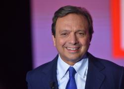 Anticipazioni Belve stasera, Chiambretti: "Ho fatto sesso a tre con un uomo e una donna, lei si mise con la faccia in giù e..."