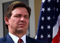 Usa, il repubblicano DeSantis: “Per gli Stati Uniti l’Ucraina non è una priorità”. E Kiev si offende