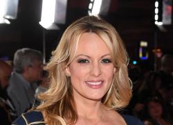 Chi è Stormy Daniels, la pornostar per la quale Donald Trump rischia l’arresto