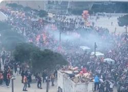Sciopero generale in Francia contro la riforma delle pensioni: 800k in piazza, occupati aeroporti e binari
