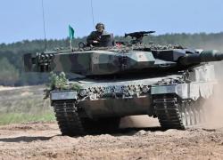 Guerra Ucraina, arrivati a Kiev i 18 Leopard 2 promessi dalla Germania. Ma Zelensky non si accontenta