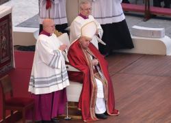 Papa Francesco ancora in condizioni critiche, "insufficienza renale non rientrata, rischio malfunzionamento di altri organi e infezione nel sangue"
