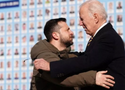 Guerra Ucraina, Zelensky teme Trump e DeSantis: “Se gli Usa smettono di aiutarci non vinceremo” 