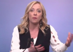 Elezioni Friuli, il cdx chiude la campagna elettorale a Udine. Meloni in video: “Avanti con l’autonomia differenziata”