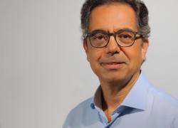 Vaccino Covid, l&rsquo;ad di Pfizer Francia Reda Guiha sulle 1,8 mld di dosi acquistate dall'Ue: "Sui contratti resta il segreto"