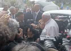 Papa Francesco dimesso dal policlinico Gemelli: "Celebrerò la domenica della Palme"