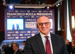 Lingua italiana, Rampelli (FdI): "Multa fino a 100mila euro per chi usa termini inglesi" - TESTO PROPOSTA DI LEGGE