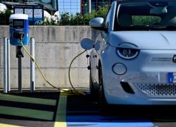 Pisa, il parcheggio Metropark si trasforma in hub green per ricaricare la propria vettura 