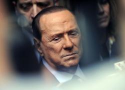 Berlusconi ricoverato in terapia intensiva al San Raffaele per una polmonite. Il fratello Paolo: "È una roccia, ce la farà"
