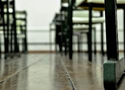 Oristano, maestra sospesa: Ave Maria e rosario in classe. 20 giorni di stop e taglio stipendio
