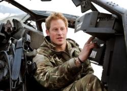 "Harry in Afghanistan per salvare la vita a William", la scelta della Regina Elisabetta secondo le rivelazioni dell'ex capo dell'esercito
