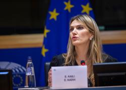 Qatargate, Eva Kaili esce dal carcere dopo oltre 4 mesi: è ai domiciliari col braccialetto elettronico