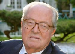 Jean-Marie Le Pen ricoverato per un malore improvviso: la situazione è "grave". La figlia Marine rassicura