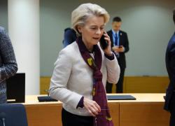 Sms von der Leyen-Pfizer, la presidente della Commissione denunciata in Belgio: "Si è sostituita al governo federale"
