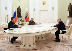Cina - Russia, Putin incontra Ministro della Difesa cinese: "Relazioni migliori che nella Guerra Fredda"