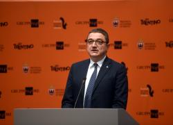 Elezioni Trento, Fugatti al 52% resta presidente della provincia nonostante gli orsi; FdI (12%) non supera la Lega (13%) ma aumenta di 8 volte i voti del 2018