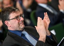 Denatalità, la proposta del ministro Giorgetti (Lega): "Zero tasse per le coppie con due figli" 