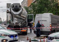 Milano, ciclista morta investita da una betoniera. Il conducente sotto choc: "Uccidetemi"