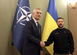 Guerra Ucraina, Stoltenberg annuncia l'invio di caccia militari a Kiev: "Futuro del Paese è nella Nato"
