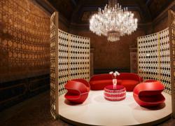 C’era una volta il baule da viaggio,  oggi è diventato un pezzo da collezione. L’installazione di Marc Newson è stupefacente.  
Piccolo viaggio nel mondo di Louis Vuitton. Nostra guida tra l’eccellenza è Eleonora Ursini. Indaffarata ma si prende il tempo per farci da cicerone, bella e stilosa come tutte le creatura LV. 
Ogni oggetto raccontato ci apre un mondo di meraviglie