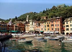 Portofino, selfie vietati nelle zone "rosse". The Guardian: "L'Italia dipende dal turismo ma si dispera delle orde di turisti"
