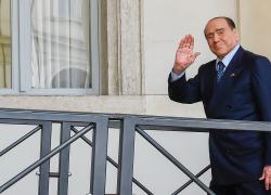 Silvio Berlusconi rompe il silenzio con un messaggio dall’ospedale: "Oggi sia la festa di tutti gli italiani"
