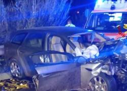 Incidente a Ginosa, scontro frontale tra due auto: morti 3 ragazzi fra i 25 e i 30 anni
