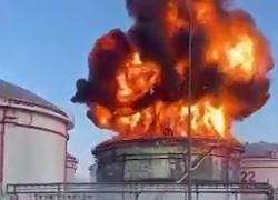 Ponte di Crimea, in fiamme deposito petrolifero nel distretto russo di Temryuk: ipotesi sabotaggio - VIDEO
