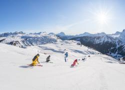 Dolomiti Superski, stagione record: +3,1% di primi ingressi, +6,4% di passaggi agli impianti e  ca. 3,5 mln di sciatori rispetto al pre-Covid