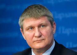 Attentato a Putin, il deputato russo Mikhail Sheremet: "Bombardare la residenza di Zelensky"