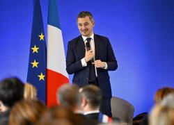Migranti, dalla Francia nuovo attacco all'Italia. Il ministro dell'Interno francese Gerald Darmanin: "Meloni un'incapace"