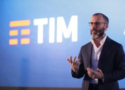 Rete TIM, per la rete / Netco si prospetta offerta congiunta tra CDP - Macquarie e KKR, con possibile coinvolgimento di F2I