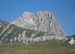 Gran Sasso, scialpinista di 50 anni precipita dal Canale Bissolati e muore. Presidente Guide Alpine d’Abruzzo: "Montagna pericolosa"
