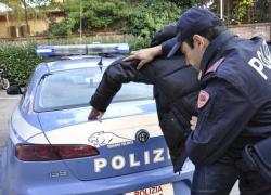 Milano, pedofilo 50enne arrestato, soldi a famiglie bisognose per abusare delle figlie, diceva: "Basta video, voglio bimbe vere"